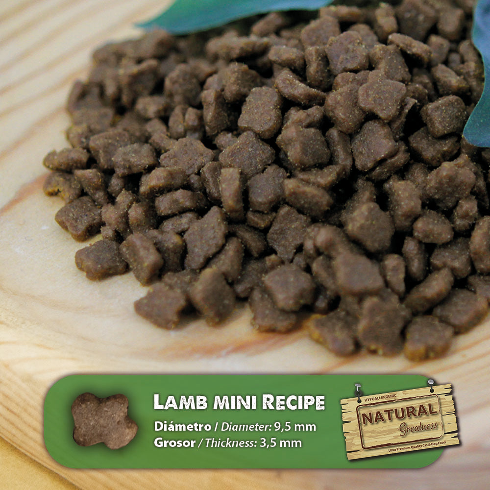 Briketi Natural Greatness Lamb Mini s prikazom velikosti