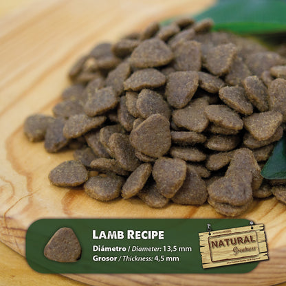 Briketi Natural Greatness Lamb s prikazom velikosti